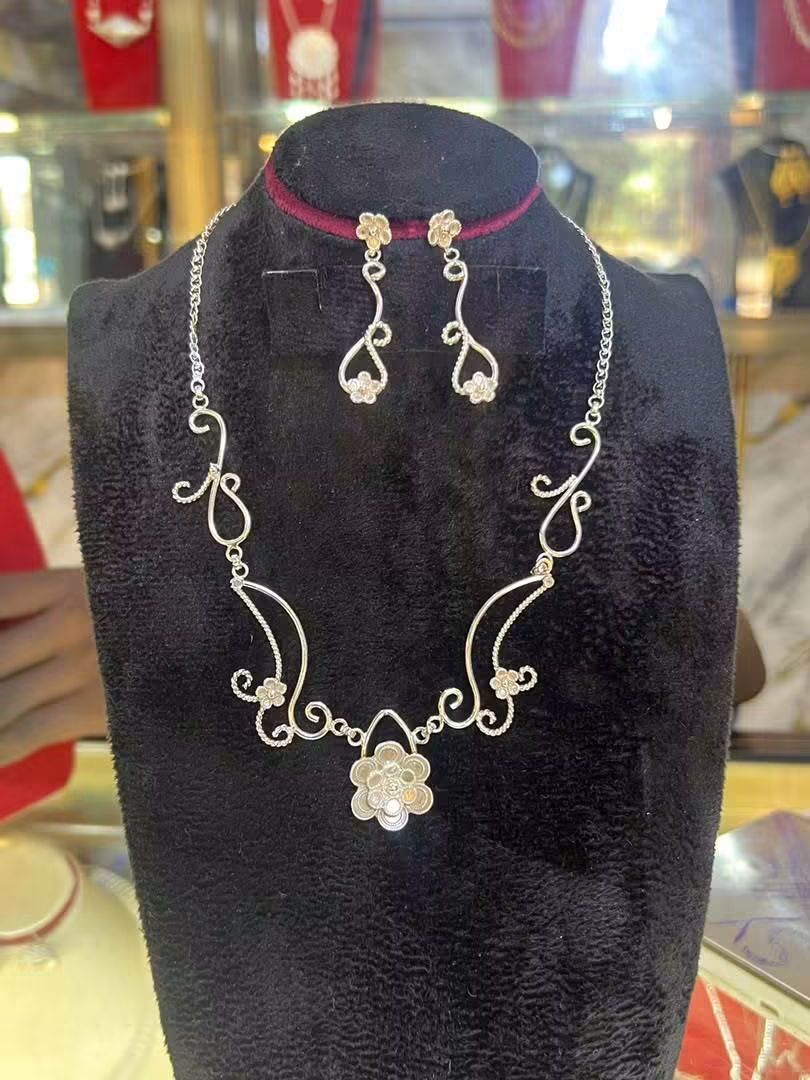 Collier Grâce intemporelle